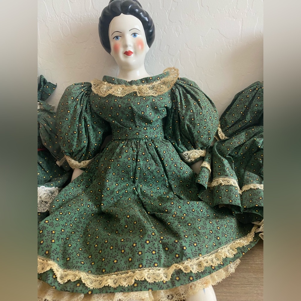 3 Vintage Porcelain Dolls in Green Dresses - Picture 3 of 14